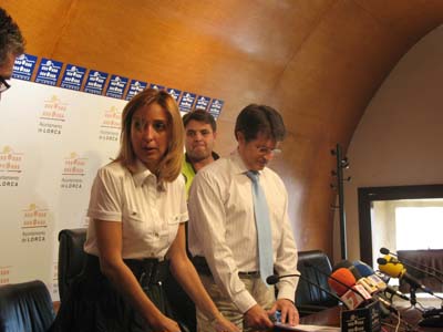 La edil de Seguridad, Belén Pérez, y el alcalde, Francisco Jódar, presenta la campaña de seguridad para agosto